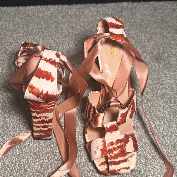 Unique Strappy Heels Size 9 Never Worn from SHEIN - Picture 5 of 7